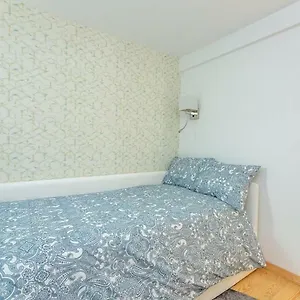 Seaside Duplex - 200m From The Beach! Apartment